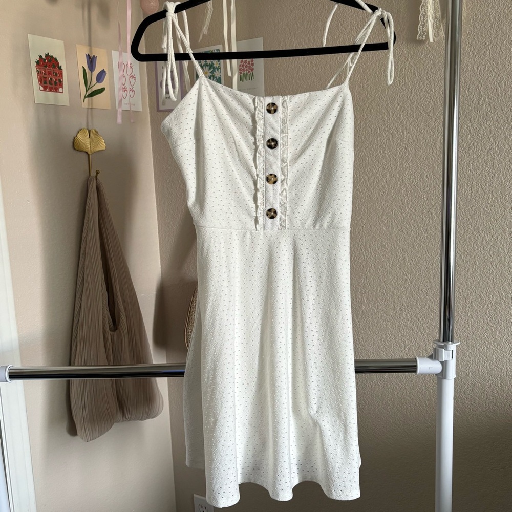 ♡ • Speechless White Dress - Picture 1 of 5